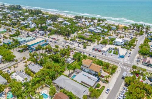 Anna Maria House | Ami-1 Block 2 Beach, Big Heated Salt Pool, Sleeps8