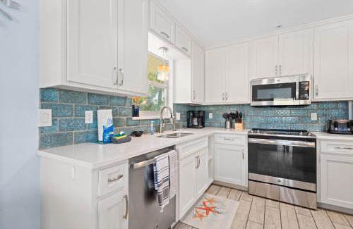 Anna Maria House | Ami-1 Block 2 Beach, Big Heated Salt Pool, Sleeps8