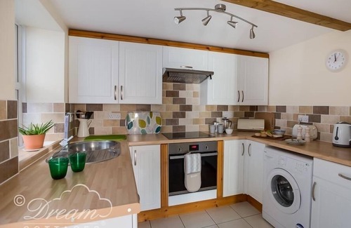 Portland Cottage | AMMONITE COTTAGE, family friendly, with a garden in Fortuneswell