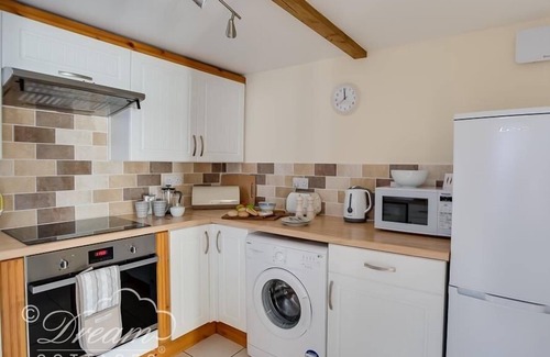 Portland Cottage | AMMONITE COTTAGE, family friendly, with a garden in Fortuneswell