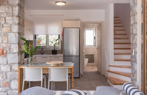 Gialos Villa | AMMOS-CEDAR BAY BEACHSIDE VILLAS -LUXURY STONE VILLA -PRIVATE POOL