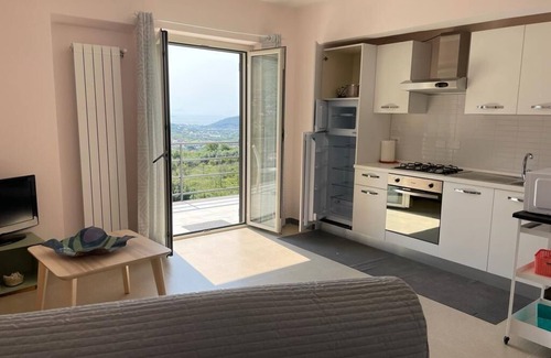 Itri House | Among the olive trees and surrounding hills with a sea view