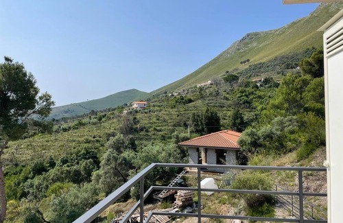 Itri House | Among the olive trees and surrounding hills with a sea view