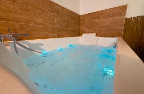 Rousson House | Amour l Romance l Chambre Secrète l Balnéo Massage
