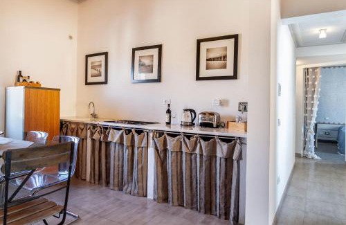 Cecina Apartment | Ampio appartamento di Charme con 2 camere, 2 bagni, terrazza, aria condizionata, in posizione Centralissima
