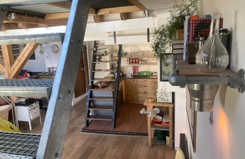 De Weteringschans Apartment | Amsterdam center loft in the Canal District with everything around the corner