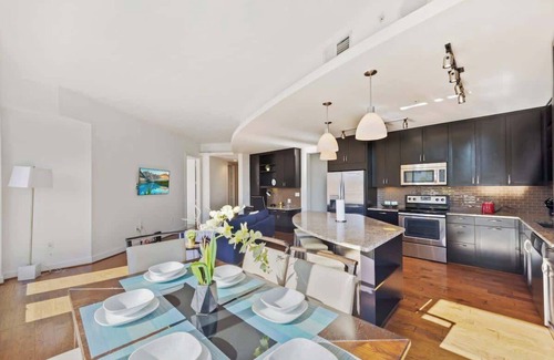 Turtle Creek Apartment | Amyfinehouse |Spacious 3BR Apt |Pool+Desk+Patio