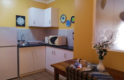 Dana Bay House | Amzee Bokmakierie Guest House