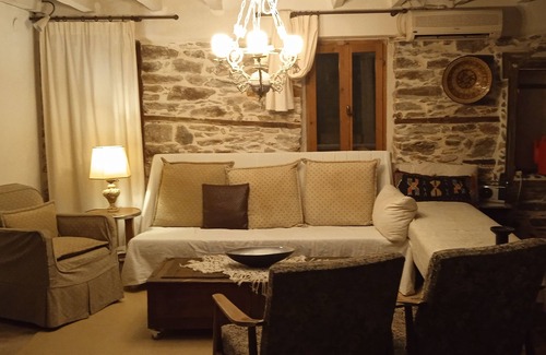 Agia House | an artist's STONE HOUSE 8 km from the seaside