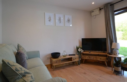 Aldington House | An attractive converted barn all set on ground floor level with 1 bedroom and en-suite shower room