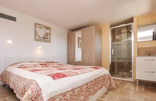 Claviers House | An authentic huge vacation home with pool and relaxing atmosphere.