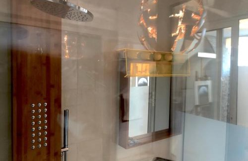 Nea Ionia Apartment | An En-suite with a Queen bed and a kitchenette