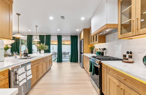 Southwest Anaheim House | AN12-ST1- Modern Home w/ hot tub