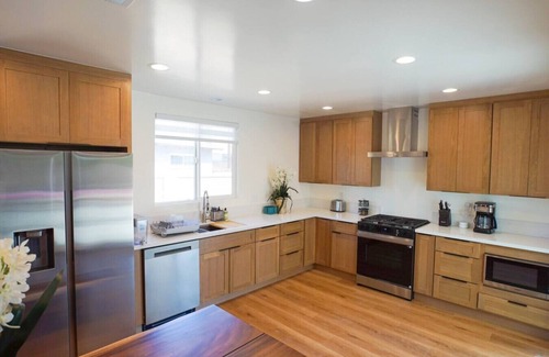 Southwest Anaheim House | AN5 Pool House|Sleeps 12|10min Disney|ResortStyle