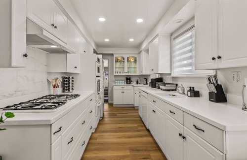 Southwest Anaheim House | AN6-Anaheim Home w/ Playground & Jacuzzi