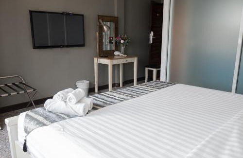 Bang Lamphu Lang Hotel | Anandpura Riverside Hotel