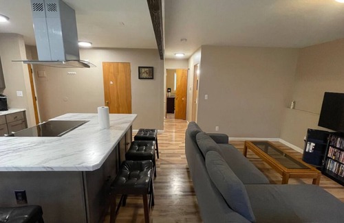 Turnagain Apartment | Anchorage 2BR Spacious Wi-Fi Centrally located