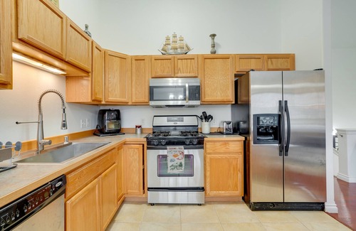 Campbell Park Condo | Anchorage Condo w/Mountain View: 6 Mi to Downtown