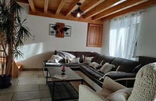 Chalmazel-Jeansagniere House | Ancienne ferme rénovée 3 chambres à Chalmazel-Jeansagnière - FR-1-496-253