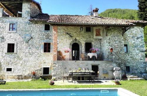 Camporgiano Villa | Ancient house in the medieval village surrounded by chestnut trees