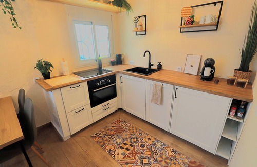 Urbanizacion Pinos Verdes House | Andalusian-Style House with Patio 10min Beach Walk
