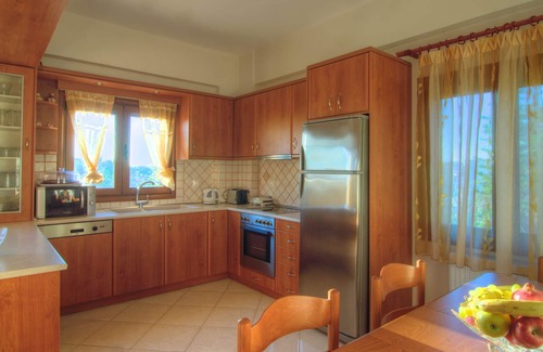 Skepasti Villa | Anemomylos Villa I, with 50m² Private Pool & BBQ, Walking distance to amenities.