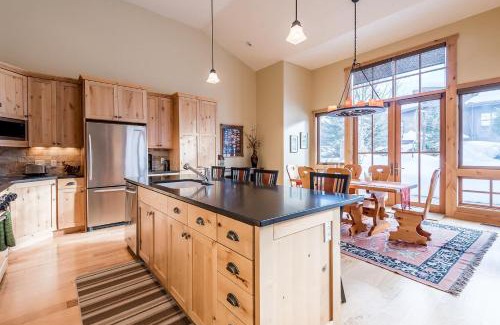 Elkhorn Village Apartment | Angani Way Townhome 102