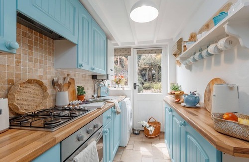 Swanage Apartment | Angel Cottage, Swanage. Sleeps 2 + Baby