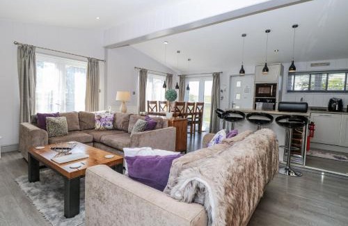 Fornham St Genevieve House | Angel Lodge - No 27