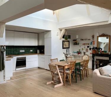 Downtown Angers Apartment | Angers hyper centre grand appart plein de charme