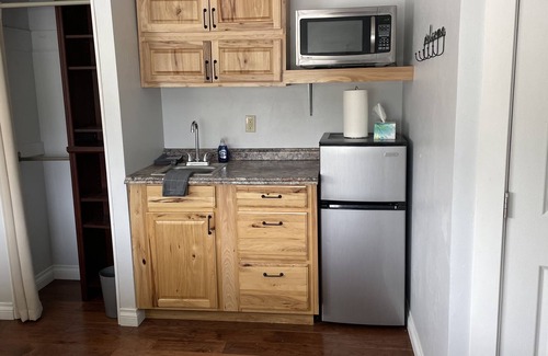 Dillon Apartment | Angler Village #01 Studio w/QN bed & kitchenette
