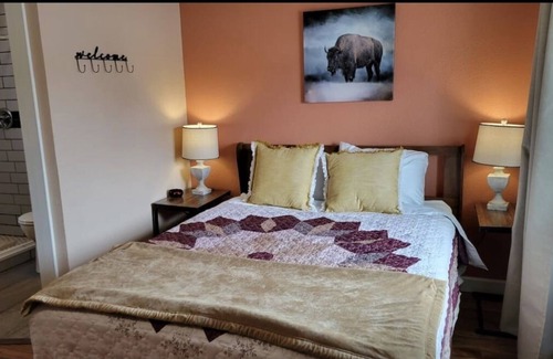 Dillon Apartment | Angler Village #08 Studio w/QN bed & kitchenette