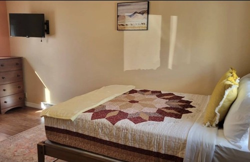 Dillon Apartment | Angler Village #09 Studio w/QN bed & kitchenette