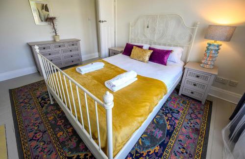 Hanham House | Anima Mundi - Large Beautiful Home - Great Location In South West By STAE Homes