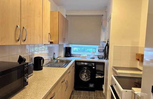 Greenock Apartment | Ann St Short-Term Stay, Greenock, United Kingdom