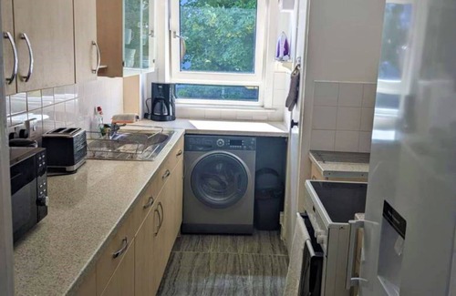Greenock Apartment | Ann St Short-Term Stay, Greenock, United Kingdom