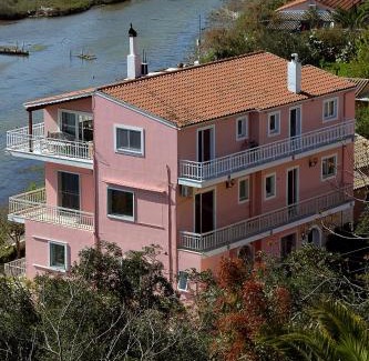 Kanoni Apartment | Anna's Apartments and Studios - Planespotter's Paradise!