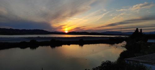 Kanoni Apartment | Anna's Apartments and Studios - Planespotter's Paradise!