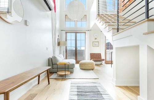 Yamacraw Village Apartment | Annabelle 4A - Top Floor Loft Downtown With Patio