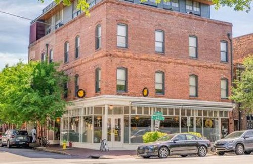 Yamacraw Village Apartment | Annabelle 4A - Top Floor Loft Downtown With Patio