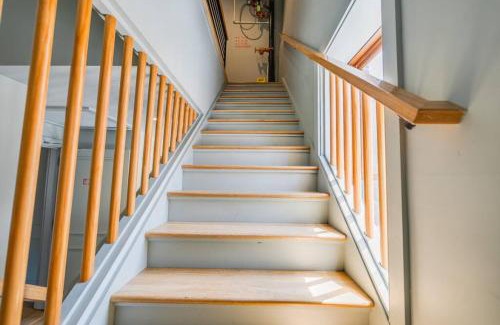 Yamacraw Village Apartment | Annabelle 4A - Top Floor Loft Downtown With Patio