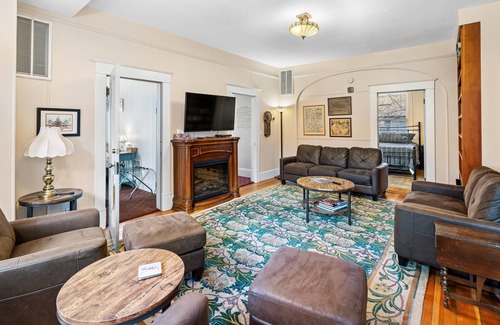 Ashland Apartment | Anne Hathaway, 8 bedrooms, 9 bathrooms, a commercial kitchen and dining room.