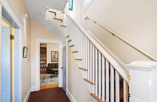 Ashland Apartment | Anne Hathaway, 8 bedrooms, 9 bathrooms, a commercial kitchen and dining room.