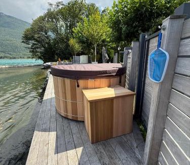 Doussard Villa | Annecy LakeLodge Lakeside Modern 7 bedroom Retreat
