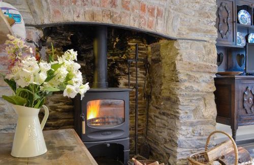 Milton Combe House | Annies Cottage