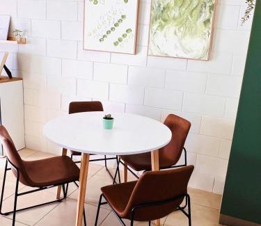 Miles End Apartment | Another 'Your Place on Davidson!'