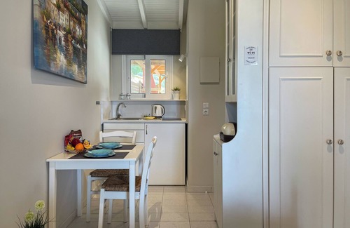 Lassi Apartment | Anthoula's House - Cozy Studio