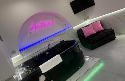 Old Town House | Antoine Suite Room