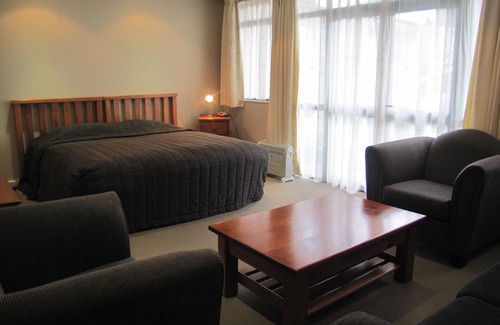 Porirua Hotel | Aotea Lodge