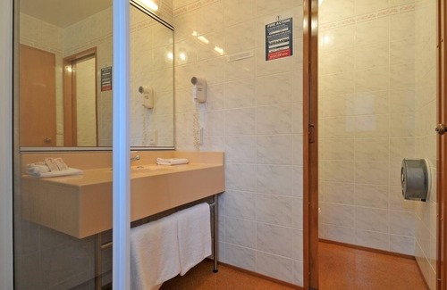 Porirua Hotel | Aotea Lodge